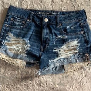 Jean shorts with ripped pockets (High waisted)